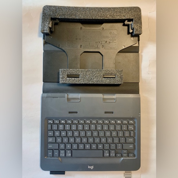 Logitech Universal Folio Keyboard Cover Case 11” iPad Pro 11 3rd Gen Refurbished - Picture 8 of 16